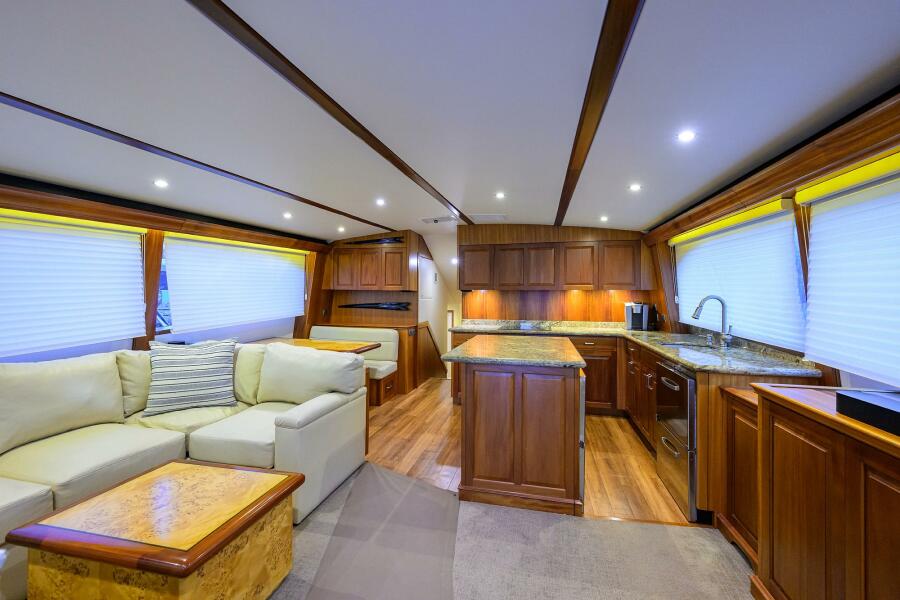 63' 2013 Hatteras GT63