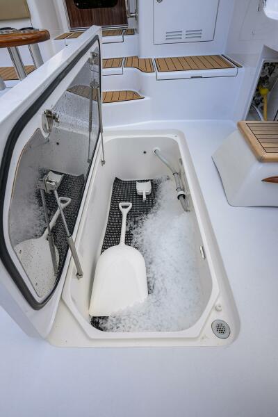 63' 2013 Hatteras GT63