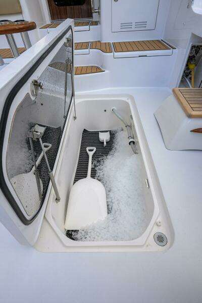 Hatteras 63 Reelin N Dealin - Exterior Cockpit