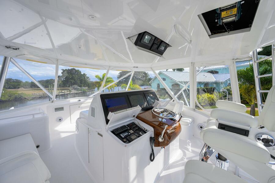 63' 2013 Hatteras GT63