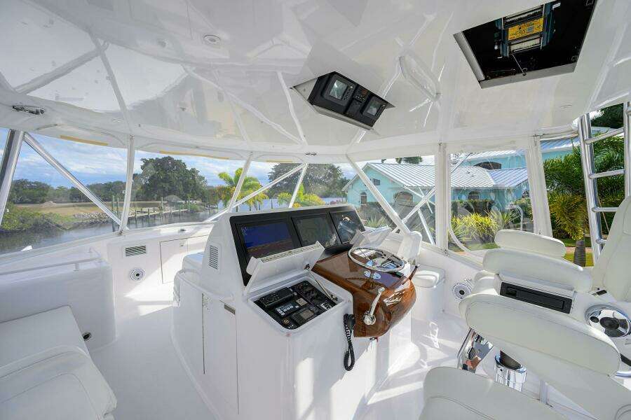 Hatteras 63 Reelin N Dealin - Exterior Flybridge