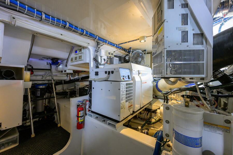 63' 2013 Hatteras GT63