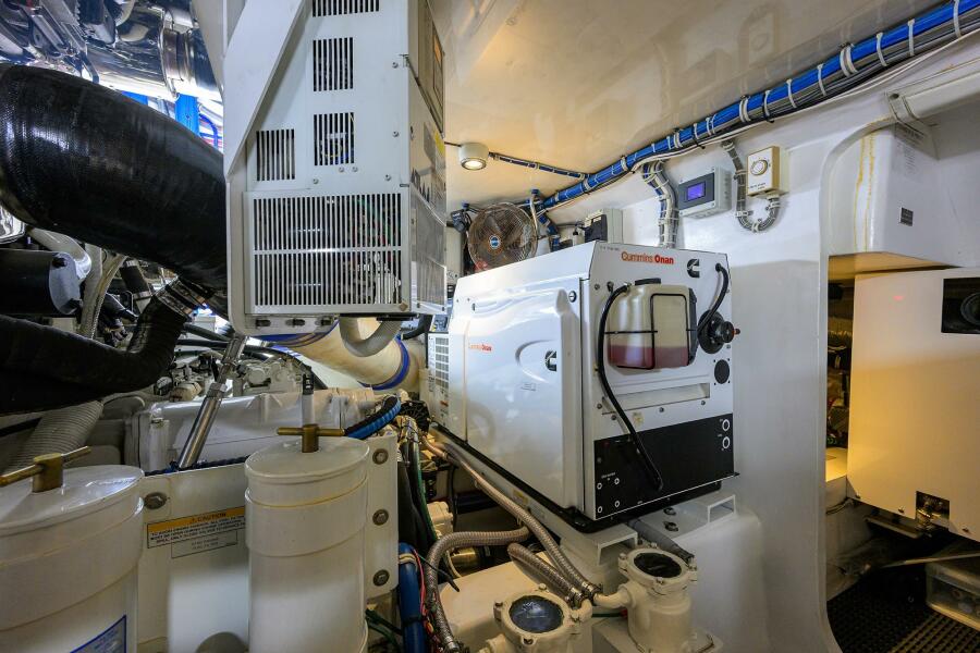 63' 2013 Hatteras GT63