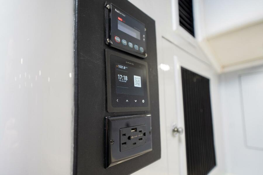 42' 1997 Strike Express