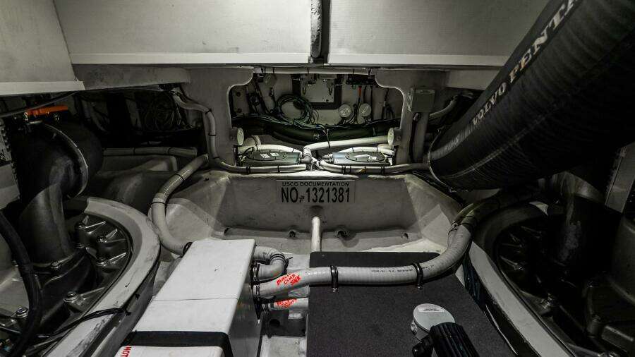 2022 Absolute 64 Navetta