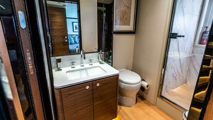 2022 Absolute 64 Navetta