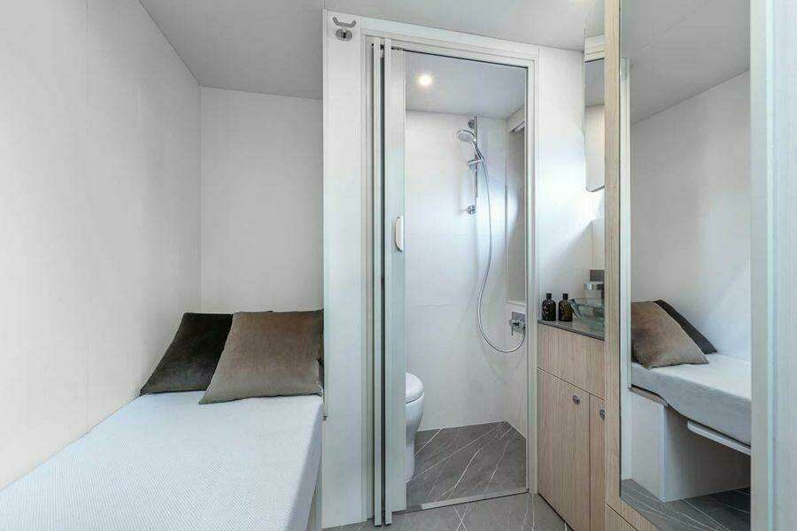 64ft Absolute Yacht For Sale