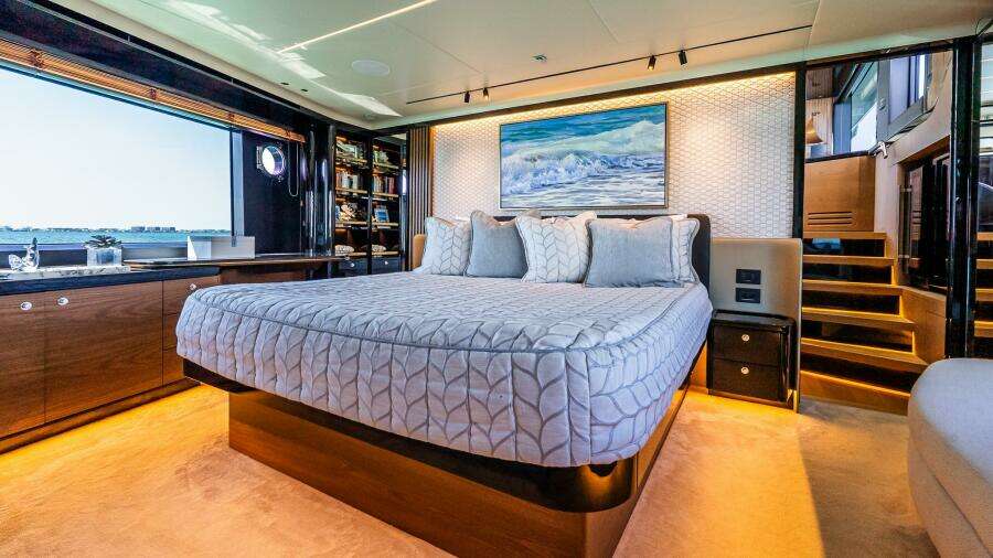 2022 Absolute 64 Navetta