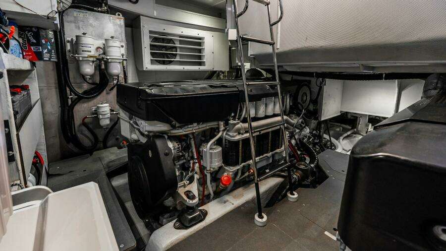 2022 Absolute 64 Navetta