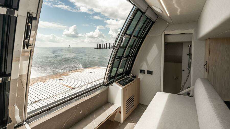 2022 Absolute 64 Navetta