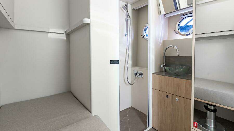 2022 Absolute 64 Navetta