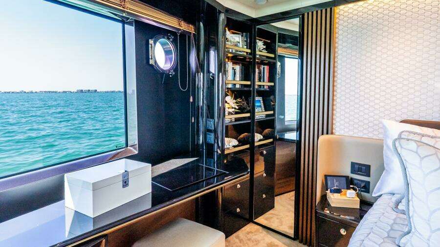 2022 Absolute 64 Navetta