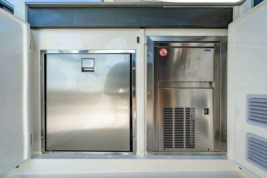 64ft Absolute Yacht For Sale