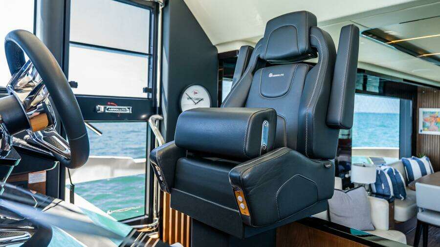 2022 Absolute 64 Navetta