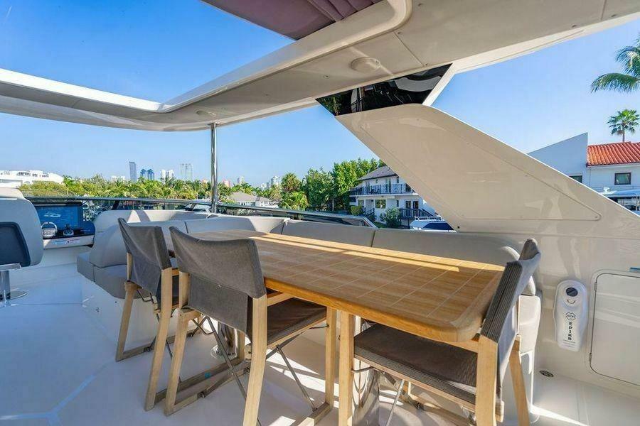 64' 2022 Absolute 64 Navetta