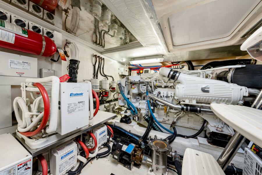 50' 2016 Riviera 5000 Sport Yacht