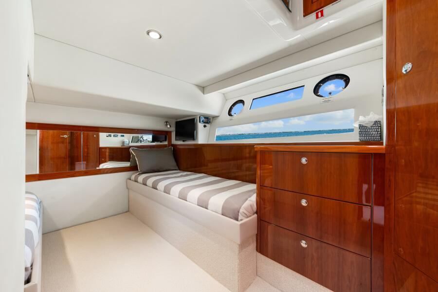50' 2016 Riviera 5000 Sport Yacht