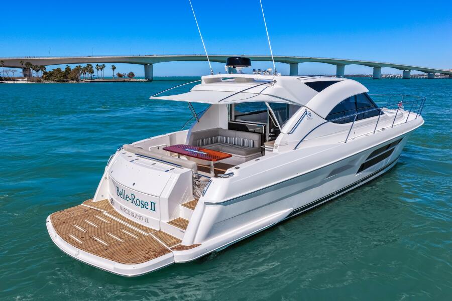50' 2016 Riviera 5000 Sport Yacht