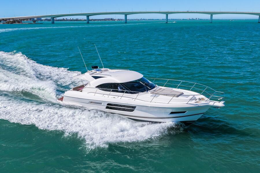 50' 2016 Riviera 5000 Sport Yacht
