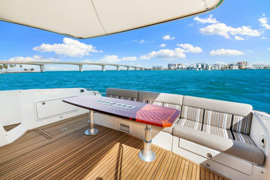 50' 2016 Riviera 5000 Sport Yacht