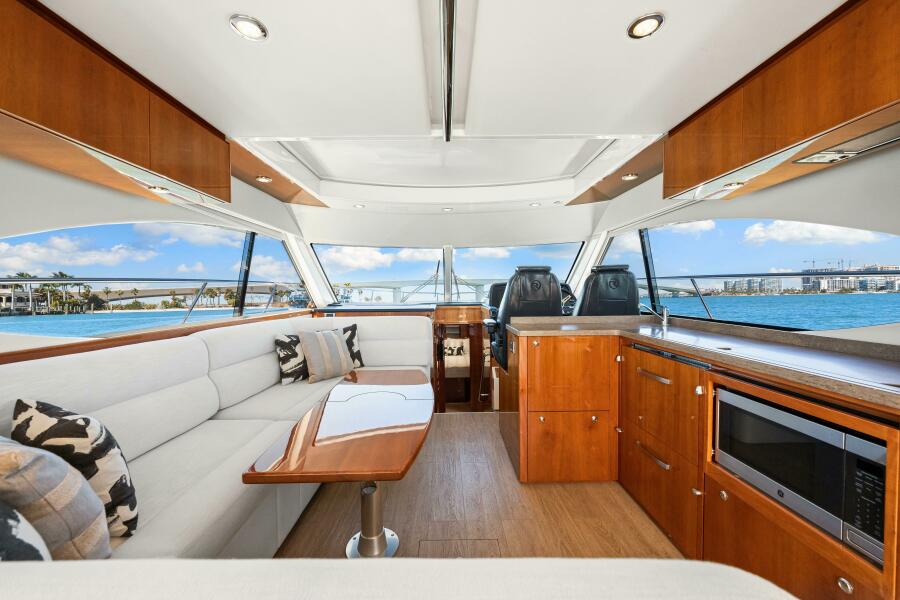 50' 2016 Riviera 5000 Sport Yacht