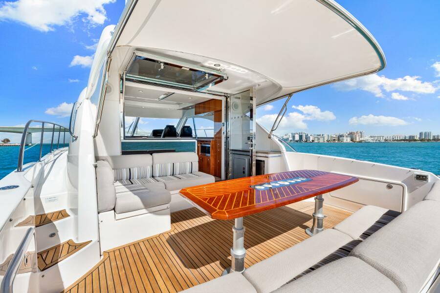 50' 2016 Riviera 5000 Sport Yacht