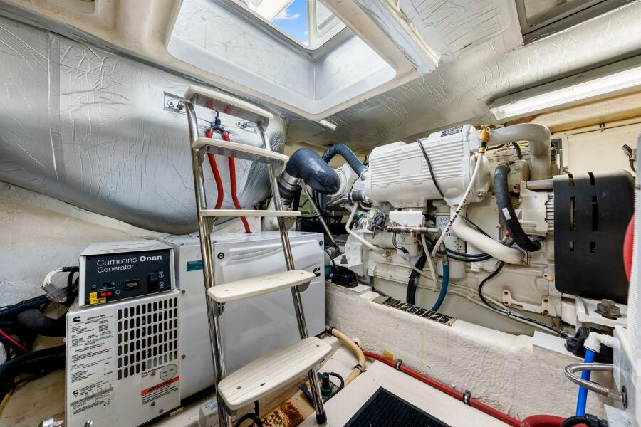 50' 2016 Riviera 5000 Sport Yacht