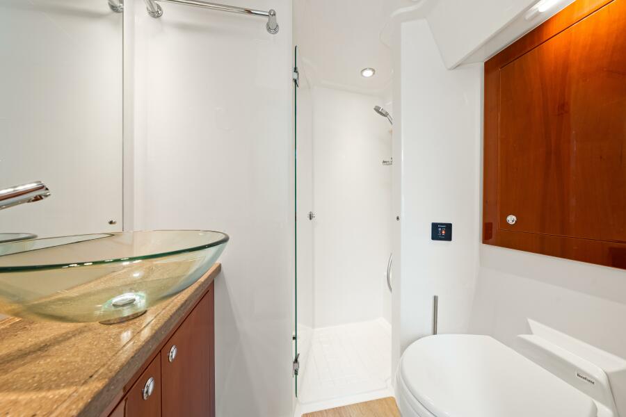 50' 2016 Riviera 5000 Sport Yacht