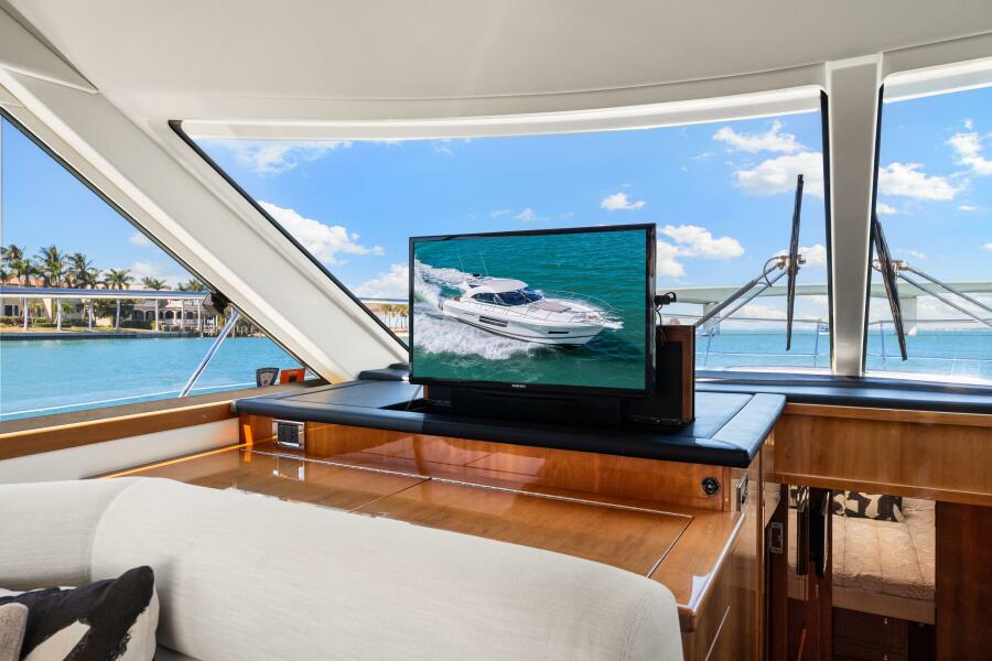 50' 2016 Riviera 5000 Sport Yacht