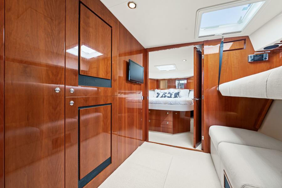 50' 2016 Riviera 5000 Sport Yacht