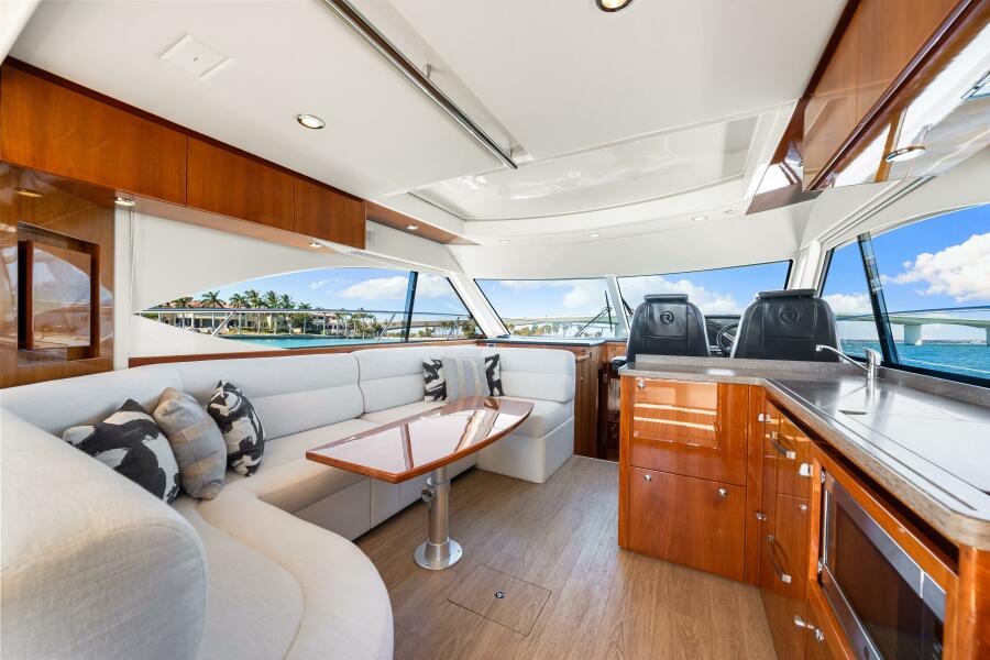 50' 2016 Riviera 5000 Sport Yacht