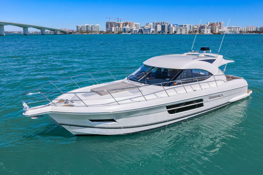 50' 2016 Riviera 5000 Sport Yacht