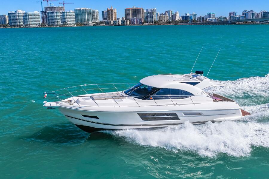 50' 2016 Riviera 5000 Sport Yacht