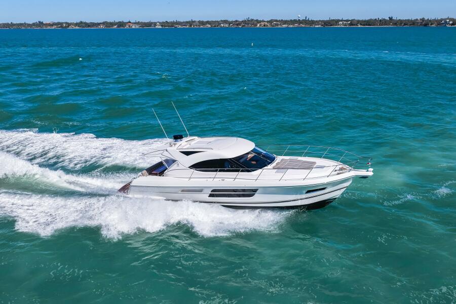 50' 2016 Riviera 5000 Sport Yacht