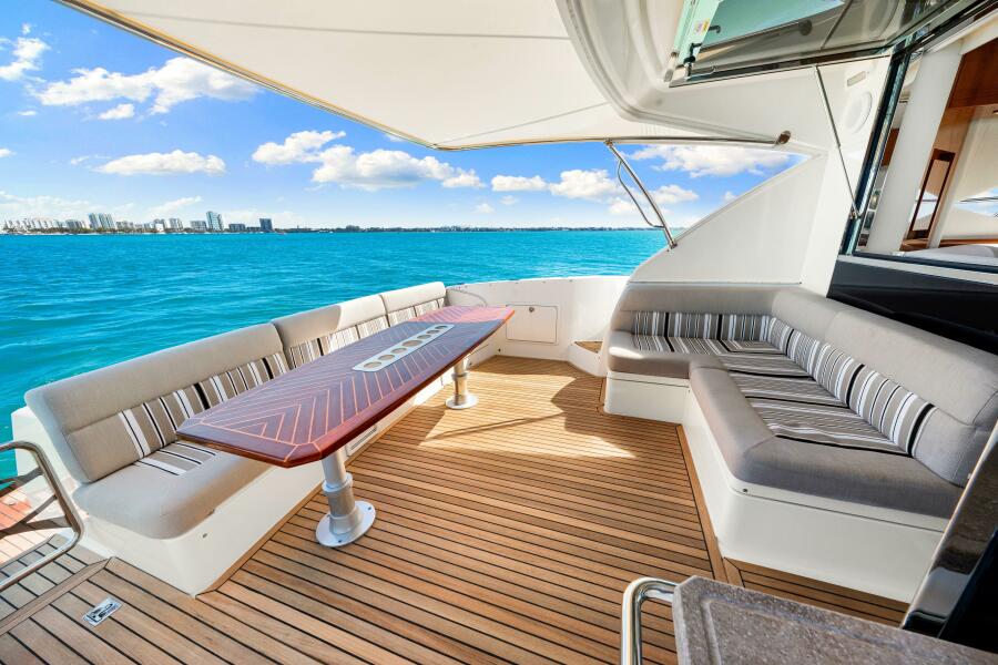 50' 2016 Riviera 5000 Sport Yacht