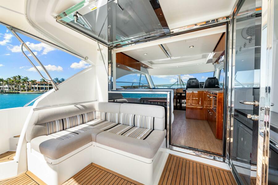 50' 2016 Riviera 5000 Sport Yacht