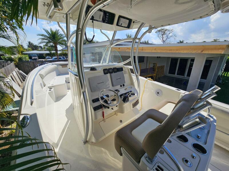 29' 2013 Sailfish 290 CC