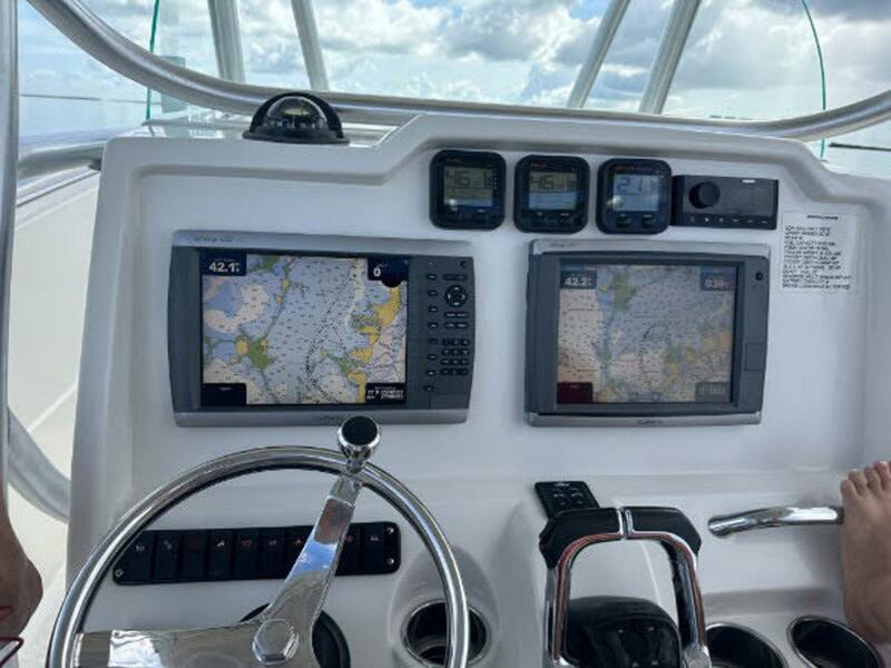 29' 2013 Sailfish 290 CC