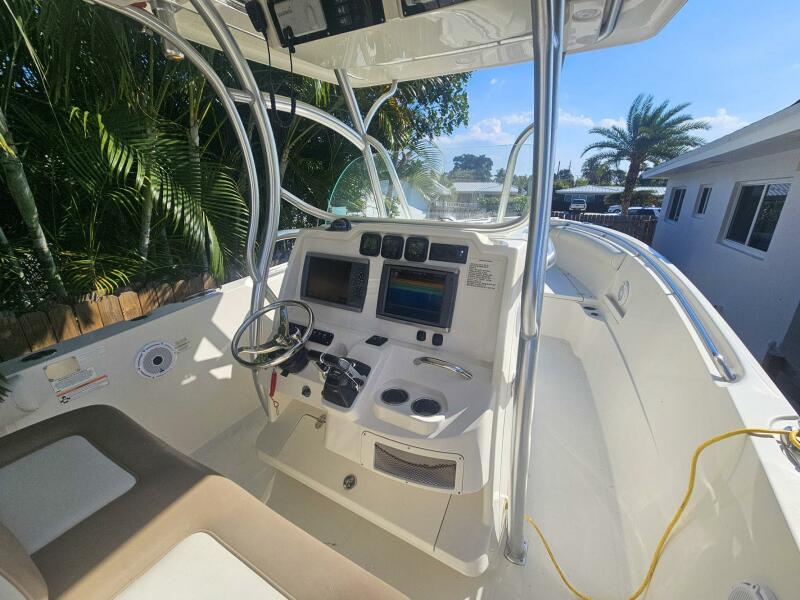 29' 2013 Sailfish 290 CC