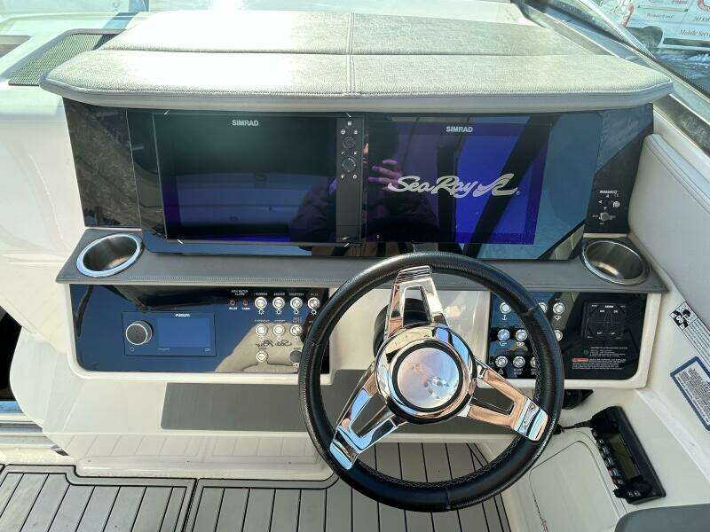 32ft Sea Ray Yacht For Sale