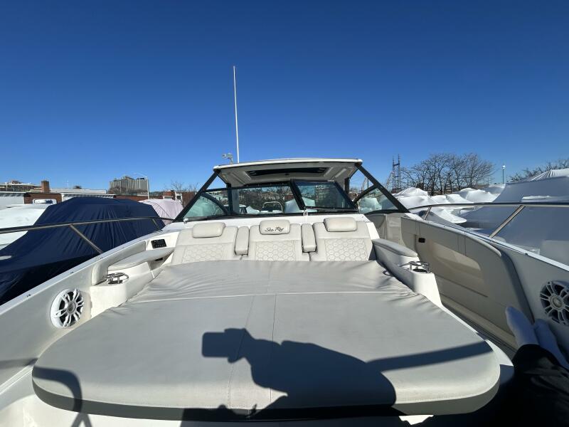 32' 2021 Sea Ray 320 Sundancer