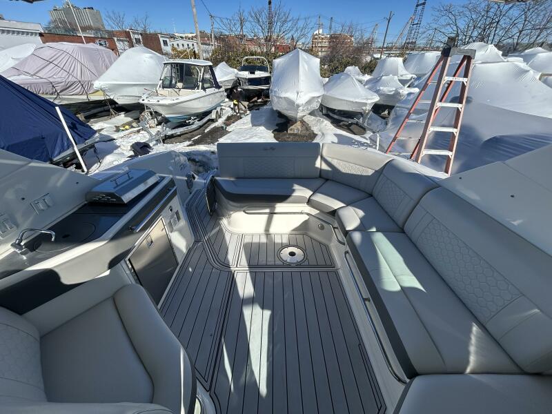 32' 2021 Sea Ray 320 Sundancer