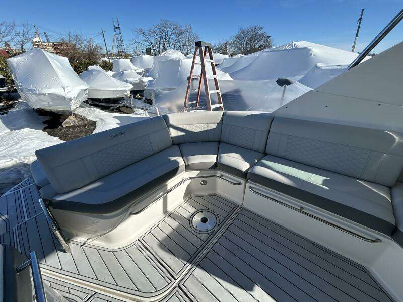 32ft Sea Ray Yacht For Sale