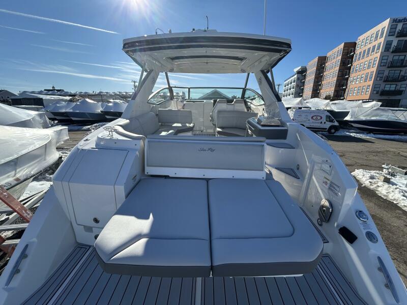 32' 2021 Sea Ray 320 Sundancer