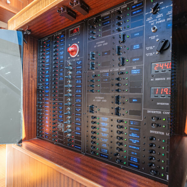 69' 2013 Ocean Alexander 65 PILOTHOUSE