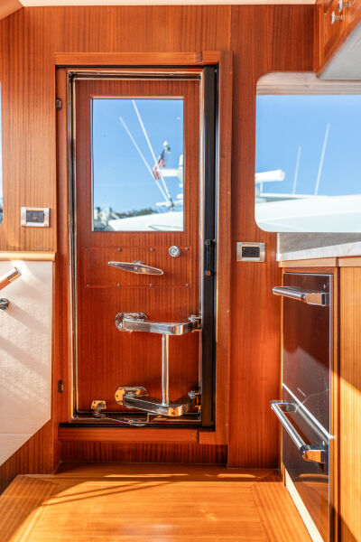 69' 2013 Ocean Alexander 65 PILOTHOUSE