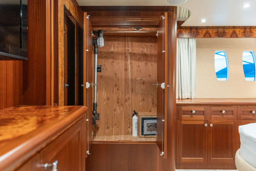 69' 2013 Ocean Alexander 65 PILOTHOUSE