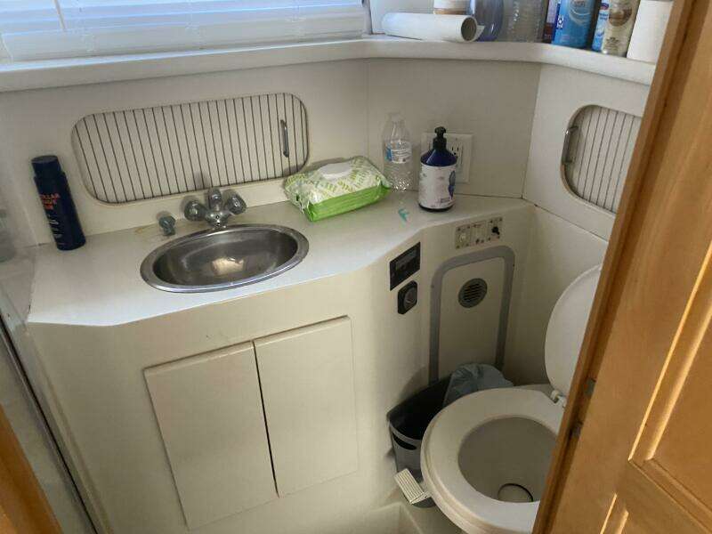 37ft Carver Yacht For Sale