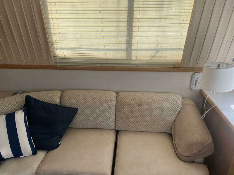 37ft Carver Yacht For Sale