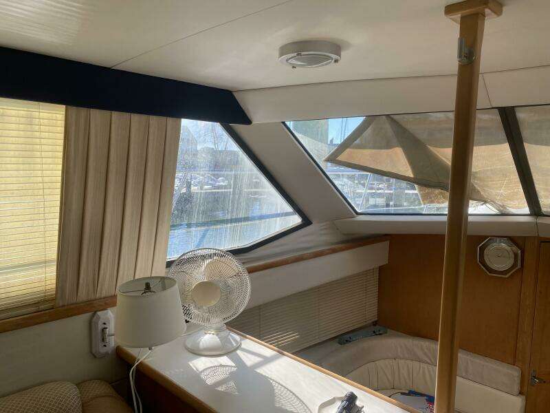 37ft Carver Yacht For Sale